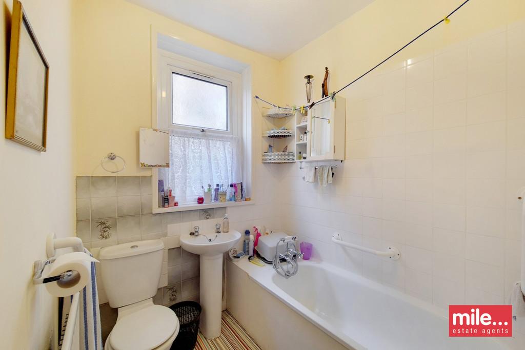 5 Bathroom-0