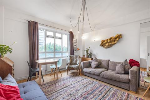 2 bedroom flat to rent, Rawson Street, London SW11