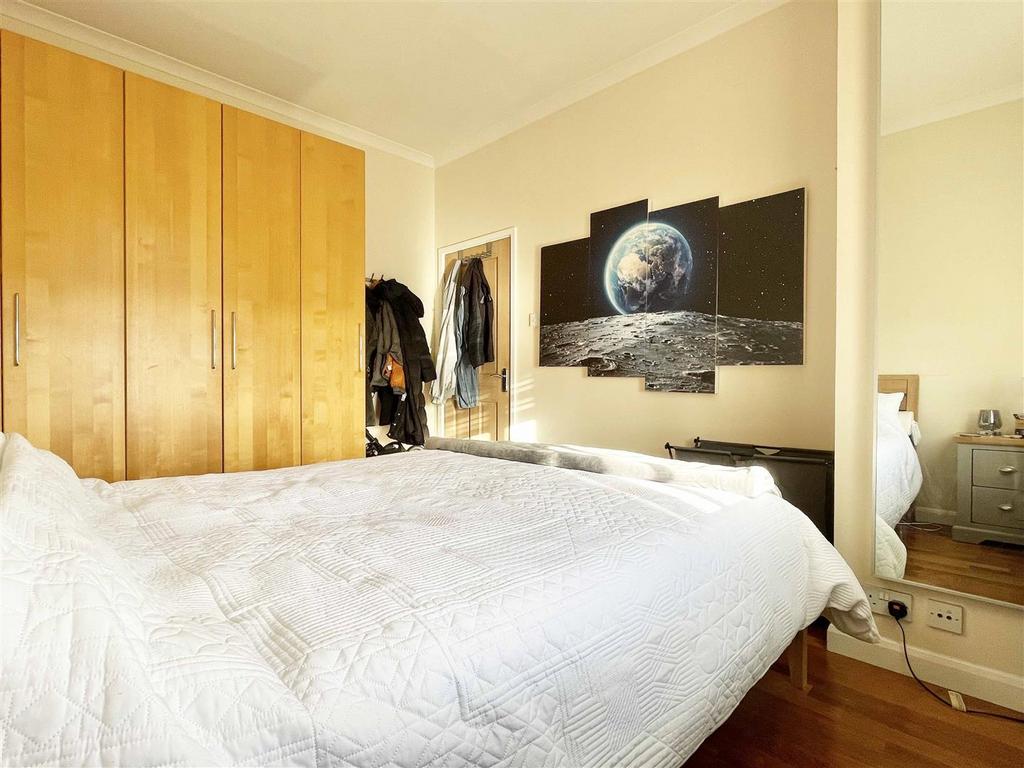 Bed1a.jpg