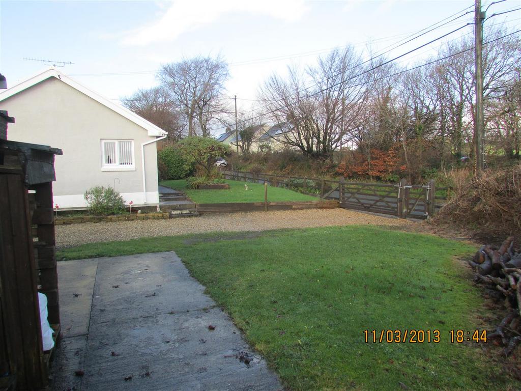 Side gardenn area