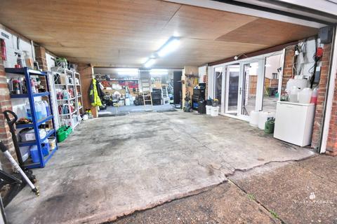 4 bedroom detached house for sale, Rayleigh Road, Benfleet
