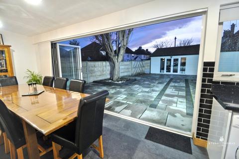 4 bedroom detached house for sale, Rayleigh Road, Benfleet