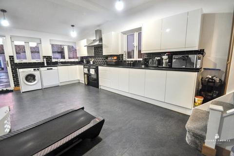 4 bedroom detached house for sale, Rayleigh Road, Benfleet