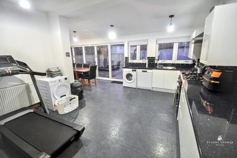 4 bedroom detached house for sale, Rayleigh Road, Benfleet
