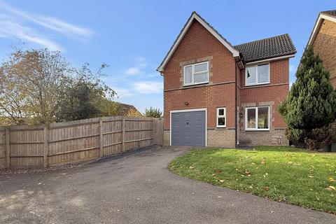 3 bedroom detached house to rent, Smarts Close, Brackley
