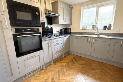 3 bedroom detached house to rent, Smarts Close, Brackley