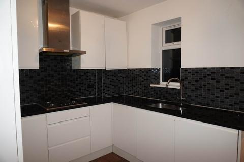 3 bedroom apartment to rent, The Ridings, London