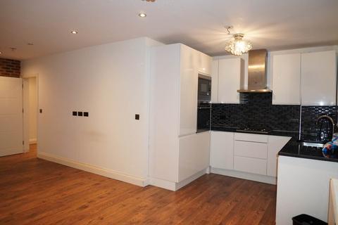 3 bedroom apartment to rent, The Ridings, London