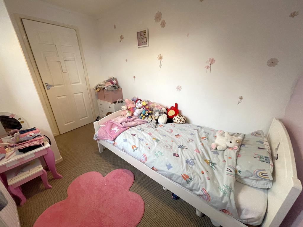 Bedroom 3b.JPG