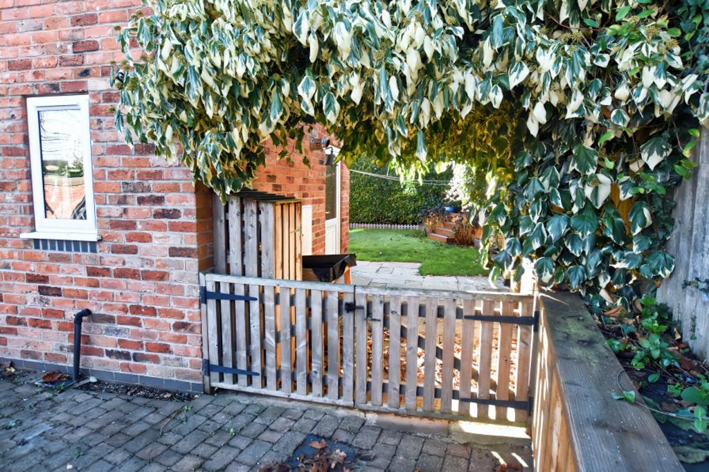 Side Pathway