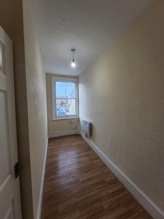 3 bedroom flat to rent, Hichisson Road, London SE15