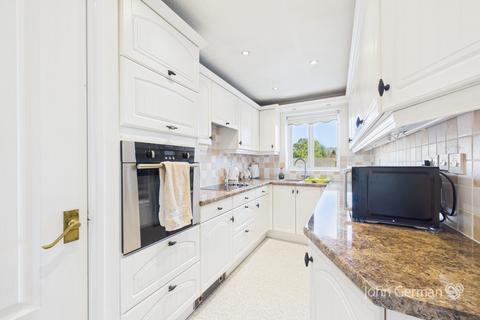 2 bedroom flat for sale, Winchester Court, Stafford