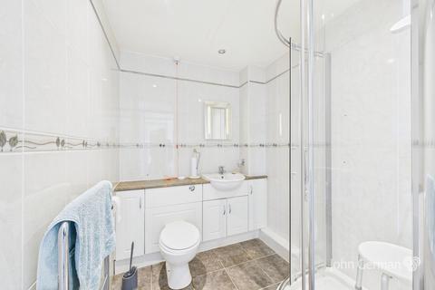 2 bedroom flat for sale, Winchester Court, Stafford