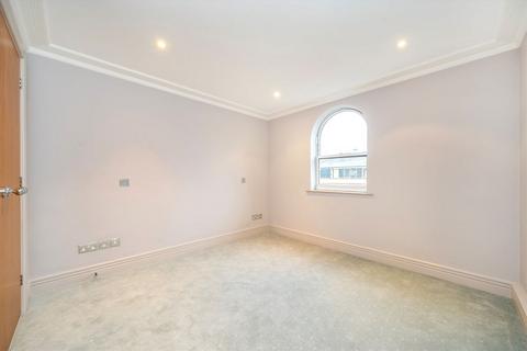 2 bedroom flat to rent, Oriel Drive, London SW13