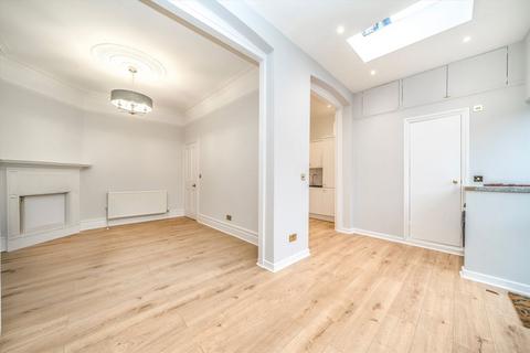 3 bedroom terraced house to rent, Cleveland Avenue, London W4