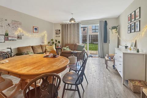4 bedroom terraced house to rent, Harvest Road, Cambridge CB2