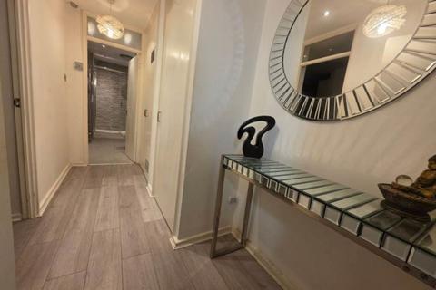 1 bedroom apartment to rent, Berkeley Court, Weybridge