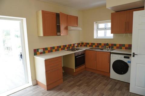 2 bedroom house to rent, Kingston Avenue, Oldham OL9