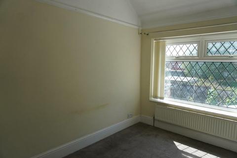 2 bedroom house to rent, Kingston Avenue, Oldham OL9