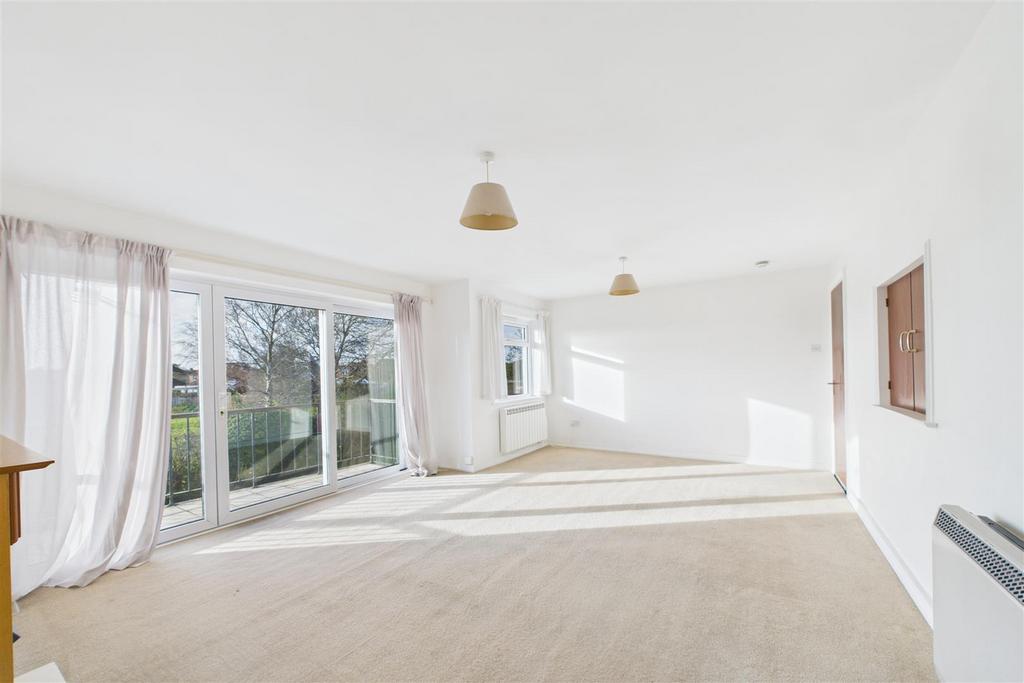 CAM01894 G0-PR0250-STILL026.jpg