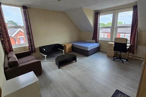 6 bedroom house to rent, Belgrave Avenue, Manchester M14