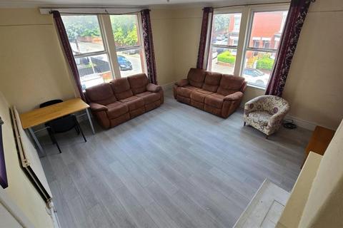 6 bedroom house to rent, Belgrave Avenue, Manchester M14