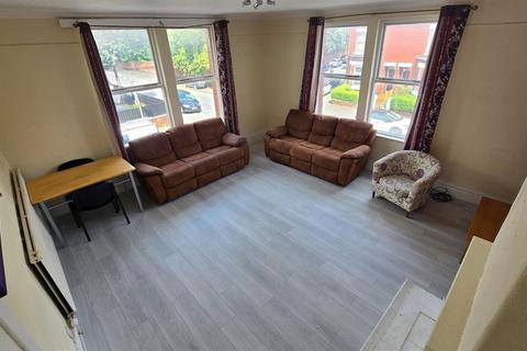 6 bedroom house to rent, Belgrave Avenue, Manchester M14