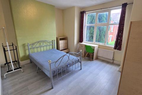 6 bedroom house to rent, Belgrave Avenue, Manchester M14