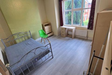 6 bedroom house to rent, Belgrave Avenue, Manchester M14