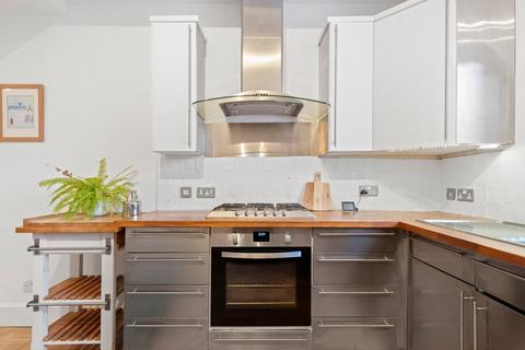 2 bedroom flat to rent, Queensmill Road, London
