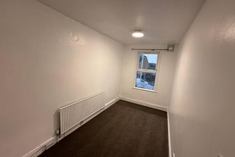 2 bedroom flat to rent, Barley Lane,  Ilford, IG3