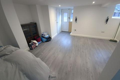 2 bedroom terraced house for sale, Woodside Avenue, Leeds
