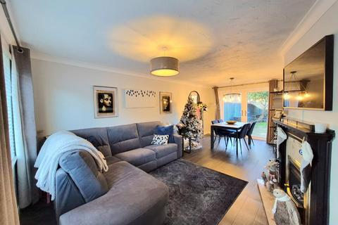 3 bedroom semi-detached house for sale, Oakway, Wellingborough, Northamptonshire NN8