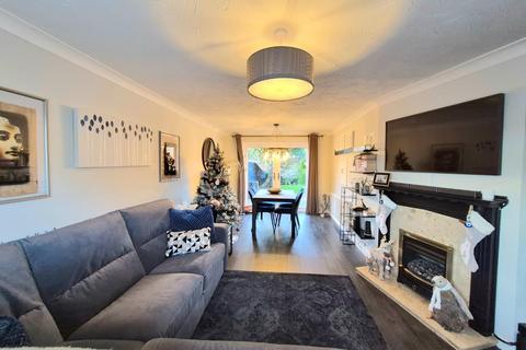 3 bedroom semi-detached house for sale, Oakway, Wellingborough, Northamptonshire NN8