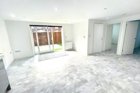 2 bedroom flat to rent, Laurel Court, Fairwater,