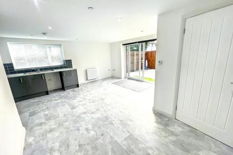 2 bedroom flat to rent, Laurel Court, Fairwater,