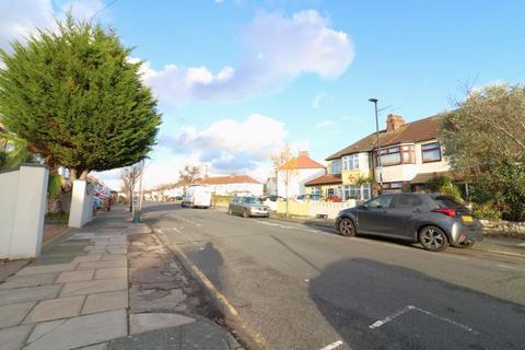 Three Bed House to Rent