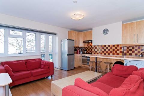 4 bedroom flat to rent, Chobham Gardens, Wimbledon, London