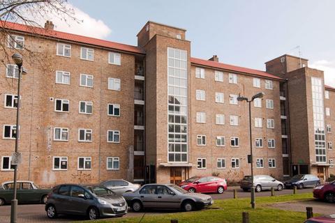4 bedroom flat to rent, Chobham Gardens, Wimbledon, London
