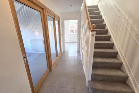 3 bedroom detached house to rent, Hedge Field Way, Caerphilly CF83