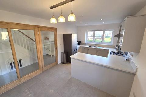 3 bedroom detached house to rent, Hedge Field Way, Caerphilly CF83