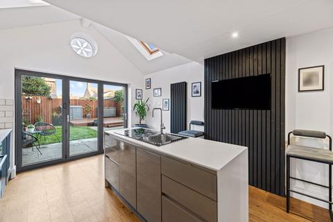 3 bedroom semi-detached house for sale, Walton Heath Road, Walton