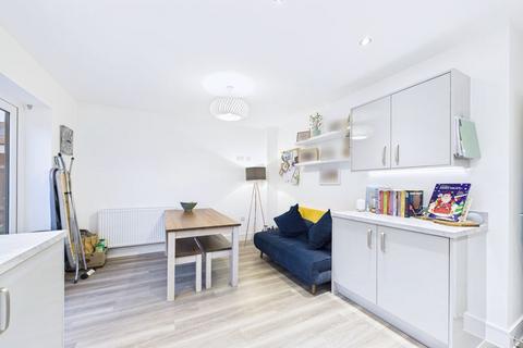 3 bedroom detached house to rent, Mayors Road, Claverham