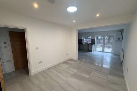 5 bedroom semi-detached house to rent, Langley Crescent, Harlington, Hayes
