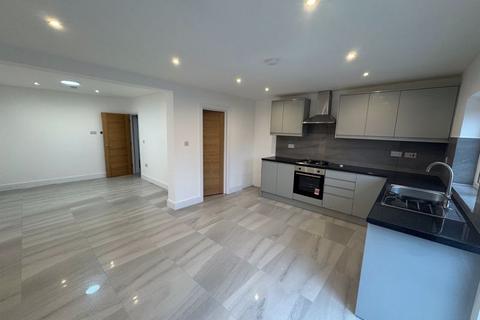 5 bedroom semi-detached house to rent, Langley Crescent, Harlington, Hayes