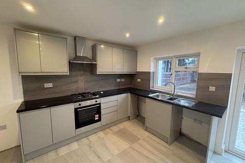 5 bedroom semi-detached house to rent, Langley Crescent, Harlington, Hayes