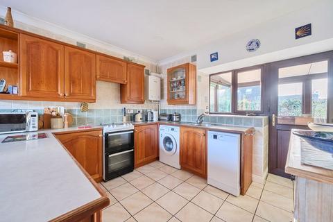 2 bedroom detached bungalow for sale, Regents Mews, Bedford MK40