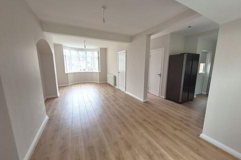3 bedroom semi-detached house to rent, Fairford Road, Birmingham B44