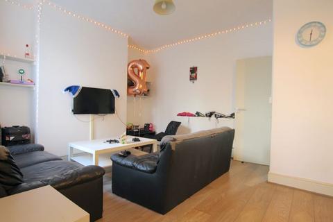 5 bedroom terraced house to rent, Newfoundland Road, Cardiff CF14