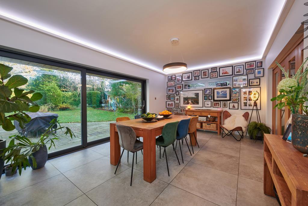 Kitchen Dining area